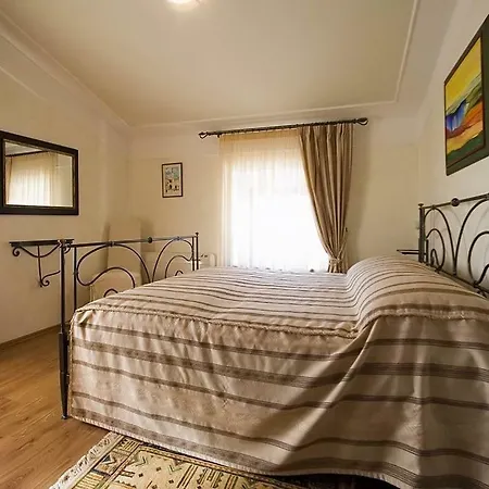 Baladur Apartments Guest house