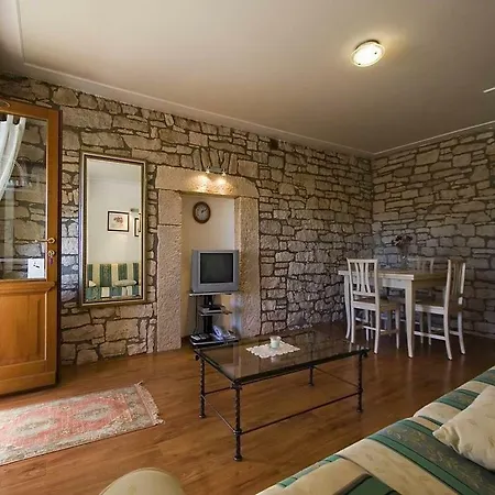 Baladur Apartments Guest house Kanfanar